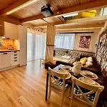 Secluded Romantic - Hot Tub & Barrel Sauna Temenica