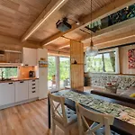 Secluded Romantic - Hot Tub & Barrel Sauna Temenica