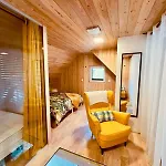 Secluded Romantic - Hot Tub & Barrel Sauna *