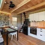 Hétvégi ház Secluded Romantic - Hot Tub & Barrel Sauna