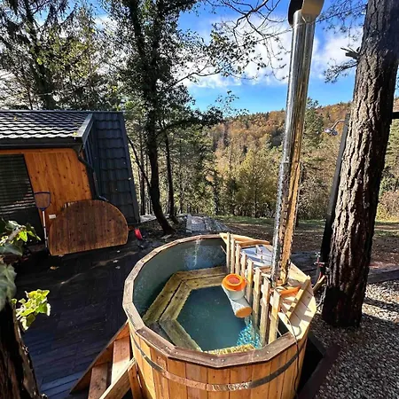 בית כפרי Secluded Romantic - Hot Tub & Barrel Sauna *