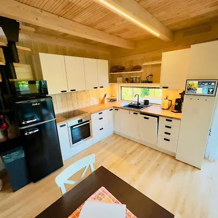בית כפרי Secluded Romantic - Hot Tub & Barrel Sauna