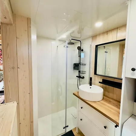 בית כפרי Secluded Romantic - Hot Tub & Barrel Sauna