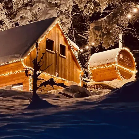 Secluded Romantic - Hot Tub & Barrel Sauna * Temenica