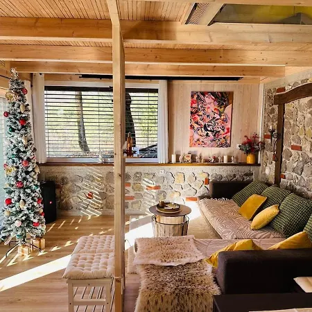 Secluded Romantic - Hot Tub & Barrel Sauna