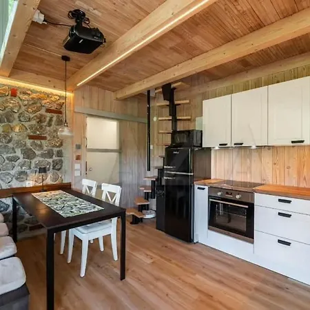 בית כפרי Secluded Romantic - Hot Tub & Barrel Sauna