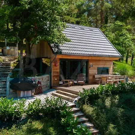 Secluded Romantic - Hot Tub & Barrel Sauna * Temenica