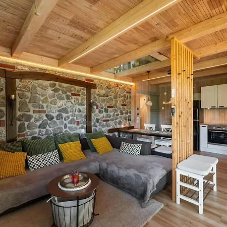Secluded Romantic - Hot Tub & Barrel Sauna