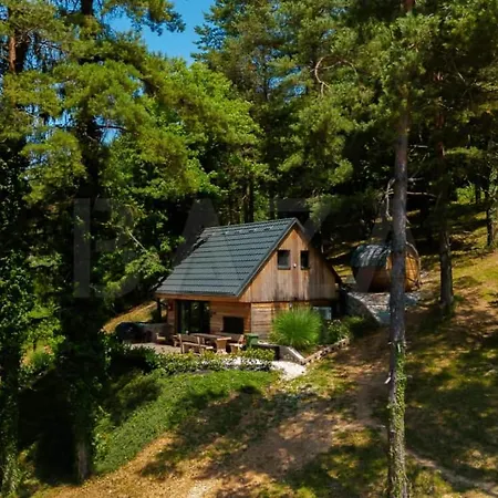 Secluded Romantic - Hot Tub & Barrel Sauna * Temenica