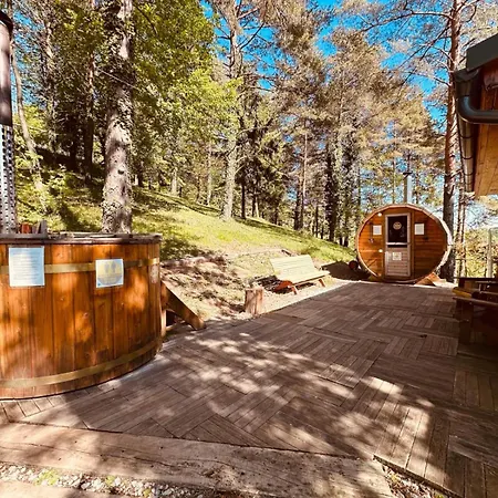 Secluded Romantic - Hot Tub & Barrel Sauna * Temenica